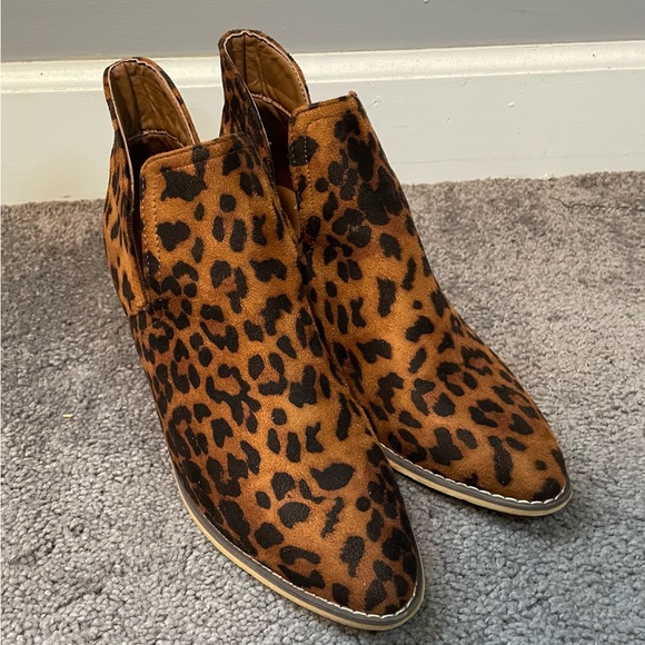 Nature Breeze Shoes - Nature Breeze Leopard Print Leather Block Heel V Cut Western Ankle Booties Sz 9